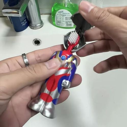 Retractable Ultraman Toothbrush