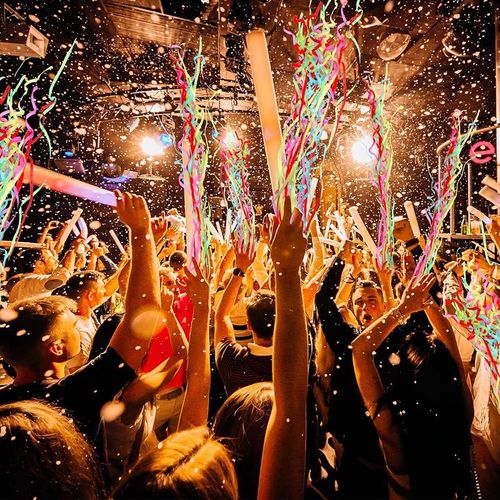 Hand-Throw Streamer Poppers