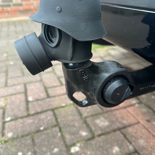 Cover cap for trailer coupling