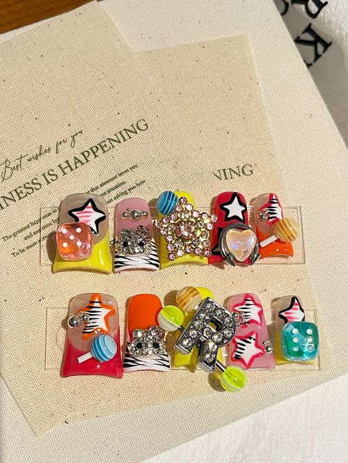 unhas postizas feitas à mão