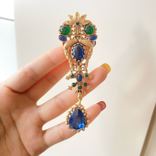 Gorgeous Elegant Vintage Style Brooch