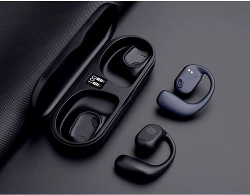 Novos modelos de fones de ouvido esportivos com suporte auricular aberto em alta demanda. Fones de ouvido sem fio confortáveis e inteligentes com exibição digital.