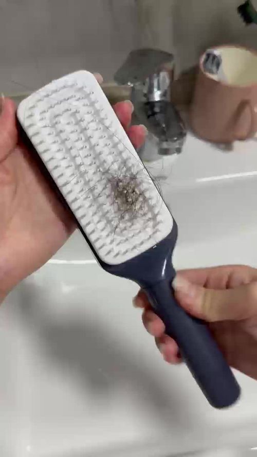 3.19新款旋转伸缩按摩梳