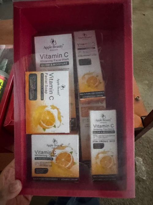 O kit SP-4 com dois tubos ou o conjunto de pasta de dente, xampu e condicionador custa apenas 34.000kz! Menos dinheiro, mais clareamento e limpeza!