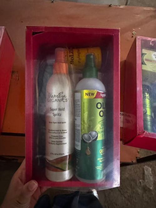 O kit SP-4 com dois tubos ou o conjunto de pasta de dente, xampu e condicionador custa apenas 34.000kz! Menos dinheiro, mais clareamento e limpeza!