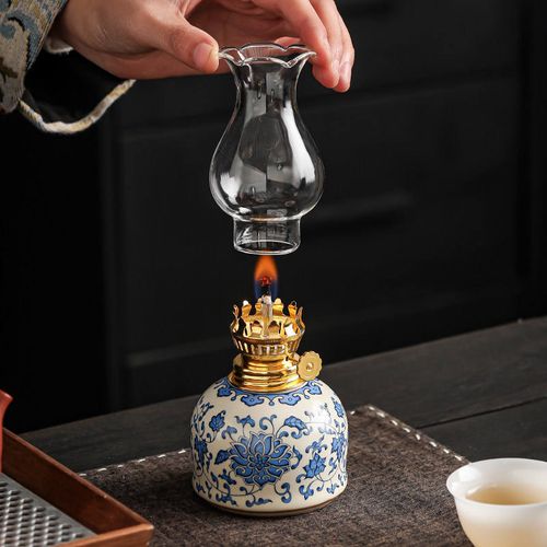 Lotus-patterned blue and white porcelain butter lamp