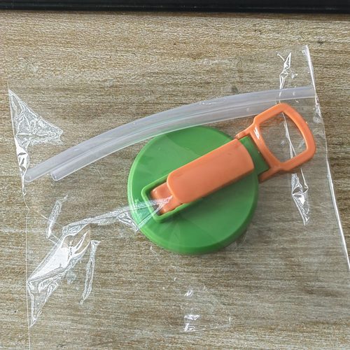 Reusable Soda Can Lid with Silicone Straw (Airtight & Leakproof, Fits Standard Cans)