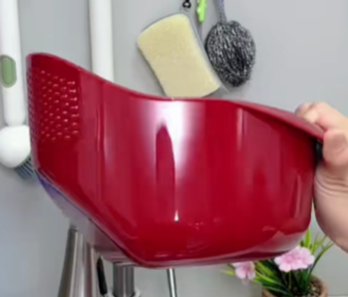 Kitchen multifunctional large - capacity drain basket made of PET material, which has multiple functions such as rice rinsing sieve, fruit and vegetable washing basin, storage basket, and water - filtering ladle, and is suitable for washing fruits and vegetables, rinsing rice, and daily draining and storage in the kitchen