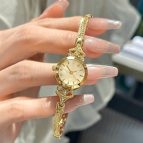 ✨DLJ-CePin✨An elegant ladies' watch featuring a mother-of-pearl dial—embellished with rhinestones—and a jeweled strap—a slim quartz watch 💎