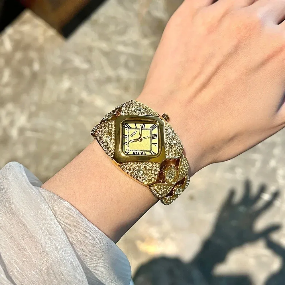 Women's rhinestone vintage quartz watch