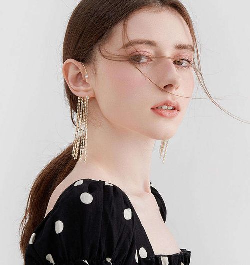 New Fashion No-Pierced Clip-On Earrings for Women - Luxury Shiny Crystal Rhinestone Long Tassel Chain Cuff, Simple Cartilage Ear Cuff Jewelry Gift with Trendy Design