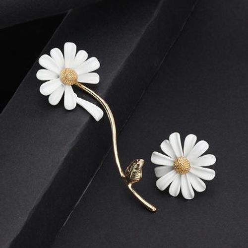 Women's Little Daisy & Bee Jewelry Set - Trendy Asymmetrical Flower Stud Earrings, Open Design Enamel Bracelet, Ring & Necklace, Sweet Fashion Alloy Silver Needle Jewelry Suit