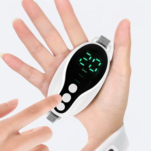 Holding the Sleep Monitor EMS Microcurrent Sleep Massager Insomnia Treatment Device Relaxation Aid for Sleep Hypnotic Equipment