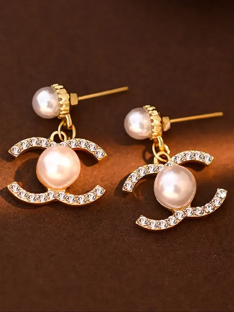 Ladies' Elegant Pearl-Embellished Drop Earrings, Vintage-Style Fashion Earrings, Suitable for Everyday Wear, Jewelry Gift, High-Quality Earrings, Pearl Accents, Pearl Earrings