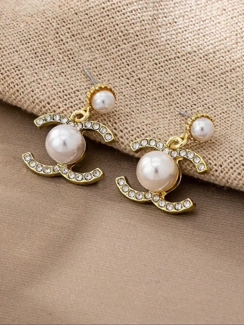 Ladies' Elegant Pearl-Embellished Drop Earrings, Vintage-Style Fashion Earrings, Suitable for Everyday Wear, Jewelry Gift, High-Quality Earrings, Pearl Accents, Pearl Earrings
