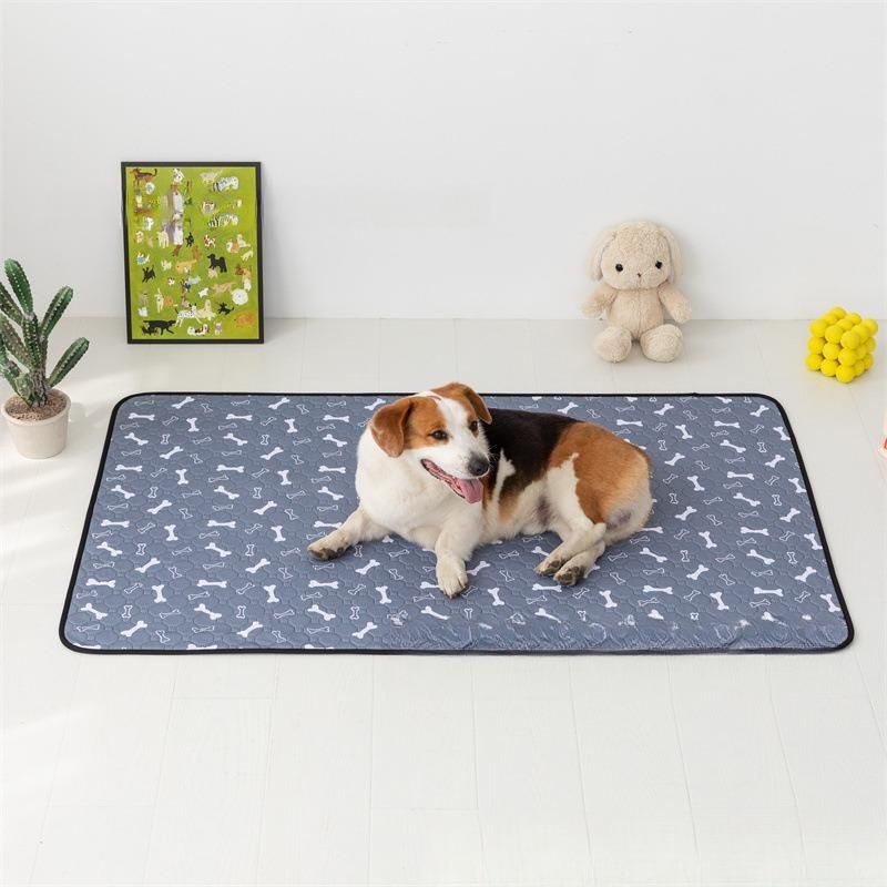 Pet pee pads  pet training tools  solve pet ownership problems Reusable  Machine washable Suitable for indoor and outdoor use.