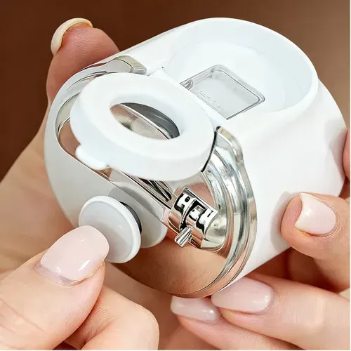 Electric nail clipper with light💅