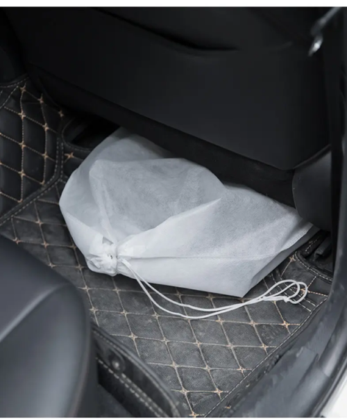 Banheiro de emergência ao ar livre, uma opção decente para uso em banheiros de acampamento.  Possui um design semelhante ao de um banheiro doméstico, proporcionando uma experiência de assento confortável.  Pode ser dobrado para armazenamento, é portátil e fácil de montar.  O material é lavável e resistente, tornando-o adequado para vários cenários.  É equipado com um suporte de papel em rolo, garantindo vedação e prevenção de odores.  Isso torna o uso do banheiro externo confortável e decente!