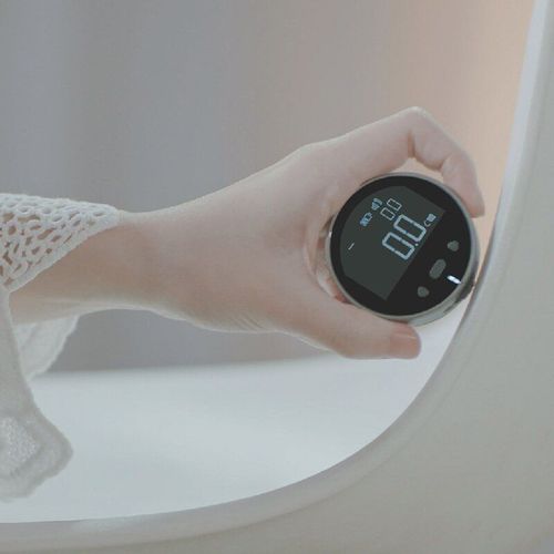 Este instrumento de medição de alta precisão pode medir superfícies planas, superfícies curvas, formas irregulares e objetos macios com precisão milimétrica.  O display digital de ultra-alta definição é fácil de ler.  Com uma bateria de 200mAh, pode durar 200 dias em standby e pode ser usado por 2 horas após uma carga de 5 minutos.  É pequeno e portátil, tornando-o um excelente auxiliar de medição para designers, especialistas em decoração de casa e entusiastas de artesanato.