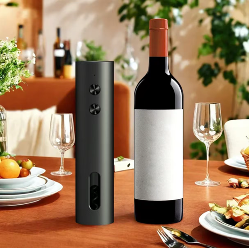 This electric bottle opener is super easy to operate with just one click! Compared to traditional bottle-opening methods - using a bottle opener is difficult and using a seashell knife to remove the stopper is strenuous - this device only requires a gentle touch of the button to effortlessly open the bottle, making the process simple and efficient, unlocking a delightful wine tasting experience for you~
