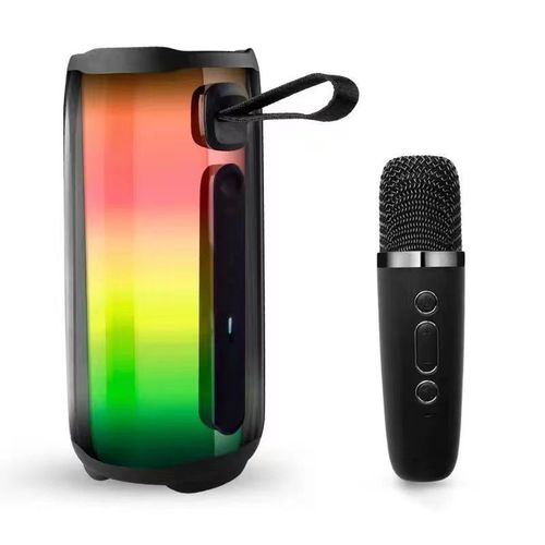 Coloque no bolso!  Este conjunto de microfones Bluetooth Pulse + microfone + luz atmosférica.  Quando ligadas, as luzes de cor que mudam gradualmente se transformam instantaneamente em um palco. Ele tem longa duração de bateria externa e volume estável.  Em casa, você pode simplesmente selecionar músicas pelo celular.  Toda a família pode cantar junta de forma muito animada.  Mesmo durante um piquenique ou acampamento, pode se transformar instantaneamente em um palco de karaokê ao ar livre.