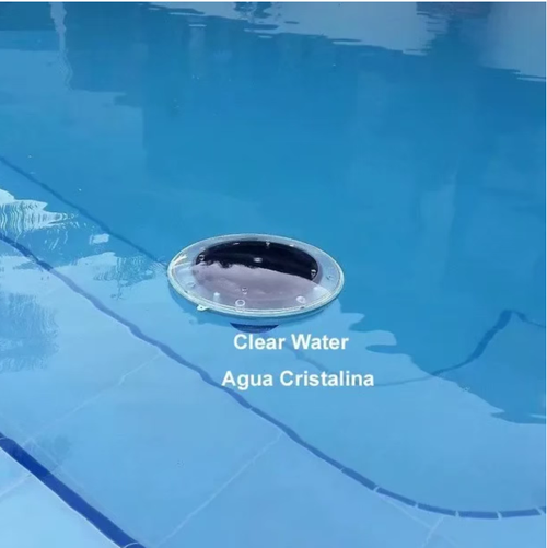 Limpador de íons de piscina movido a energia solar, usando tecnologia de íons de cobre e prata em vez de cloro. sendo adequado para áreas de água de 35.000 galões.  Movidos a energia solar, antibacterianos e antialgas.  Vem com uma cesta de rede filtrante para interceptar detritos.  Design modular para fácil manutenção.  Operação flutuante para purificação abrangente.  Garante água limpa e segura na piscina, permitindo que você desfrute de uma experiência natural e saudável de natação.
