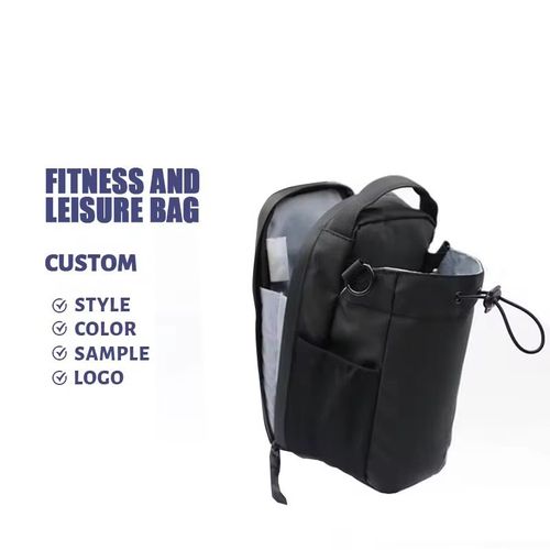 Boas notícias para os entusiastas do fitness!  A bolsa de fitness com placa traseira de dupla magnetização pode ser fixada com apenas uma pressão.  Puxe a alça de ombro e ela se transforma em uma bolsa de ombro único, permitindo uma transição suave entre o fitness e o deslocamento.com um compartimento interno para organização.  Itens pequenos permanecem organizados de forma arrumada, e o esquema de cores pretas mantém uma aparência minimalista que é altamente impressionante.