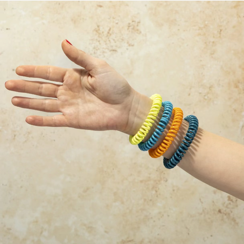 Mosquito Repellent Bracelet: Made with natural plant-based essential oil formula, without DEET. Gentle and non-irritating. Spiral elastic design, suitable for wearing on wrists and ankles. Can be carried around daily outdoors, serving both as a mosquito repellent and a decorative item.