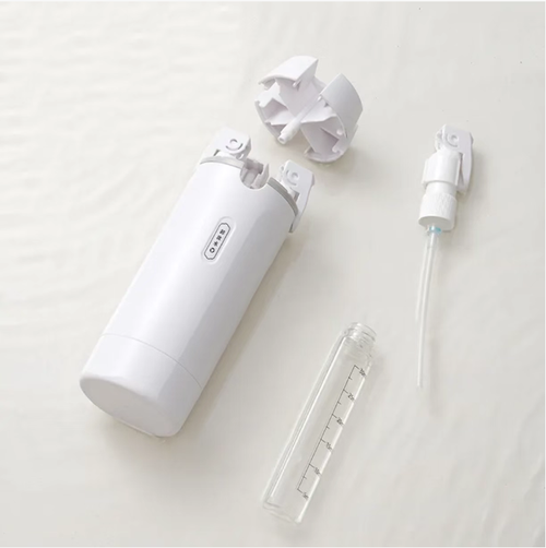 Faça o pedido hoje e você receberá 2 garrafas portáteis de viagem multiuso, quatro em um.  A tampa dobrável pode evitar vazamentos e não suja a bolsa.  Há marcações claras para facilitar a limpeza.  É adequado para viagens, viagens de negócios e atividades físicas.  Ele pode facilmente guardar todos os seus produtos de cuidados com a pele e capilares.  É muito conveniente de usar e armazenar, eliminando completamente a bagunça causada por garrafas e potes.