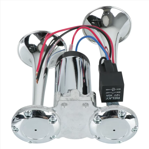 Essa buzina de carro de dois tubos tem um volume alto de 110DB.  É compatível com múltiplos modelos de veículos e possui acabamento cromado para prevenção de ferrugem e durabilidade.  Os acessórios são totalmente incluídos e fáceis de instalar.  A fiação é protegida por relés para garantir a segurança do circuito.  Quando ativado em condições de estrada complexas, ele alerta imediatamente, tornando a direção mais segura.