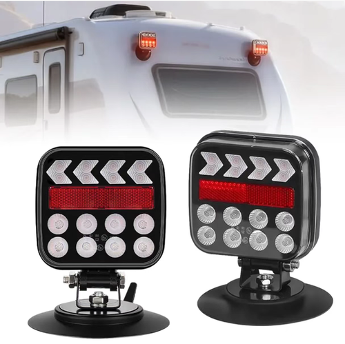 Lanterna traseira magnética de LED, com 5 padrões diferentes de luz cobrindo todos os cenários, como direção e frenagem, e recurso à prova d'água IP67 que não garante danos causados por respingos.  Duração de bateria de 9 horas + display de nível de bateria.  Métodos de instalação compatíveis para todos os veículos.  Pode ser adaptado para campers, caminhões, iates sem modificar o circuito.  Fornece sinais claros para viagens noturnas, garantindo efetivamente a segurança.