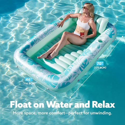 Presente com Bomba Manual: Esta plataforma flutuante ecológica de PVC para uma pessoa mede 70×46 polegadas.  O amplo espaço é combinado com um design de sulco em forma de copo, tornando-o conveniente para inflação e deflação, além de fácil de dobrar e armazenar.  Pode ser usado como uma cama flutuante semi-submersa na piscina para uma experiência fresca, ou como uma mini piscina no terraço ou quintal.  É um companheiro fresco e confortável para vários cenários de verão.