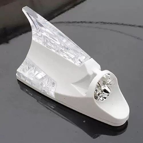 Faça o pedido hoje e você receberá 4 luzes de aviso de energia eólica à prova d'água à prova d'água, livres de eletricidade e fios.  Eles apresentam um design tridimensional e aerodinâmico, com uma aparência dinâmica e suave.  Equipado com flashes de sete cores e lâmpadas LED de alto brilho.  Eles são usados para dirigir à noite para evitar acidentes traseiros.  Não é necessária fonte de energia externa.  Este é um acessório automotivo que combina alerta de segurança e estética moderna.