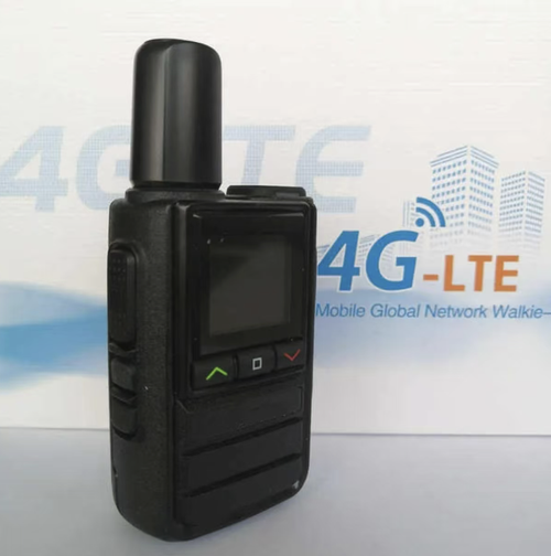 Faça seu pedido hoje e você receberá 2 walkie-talkies globais - a versão Zello em inglês, edição internacional.  Ele suporta chamadas em grupo multicanal e chamadas um a um.  Ele pode ser ligado imediatamente e é compatível com operadores estrangeiros.  O dispositivo é portátil e durável, tornando-se um parceiro de comunicação ideal para equipes transfronteiriças e empresas no exterior.  Toda comunicação se torna uma ponte que atravessa montanhas e mares.