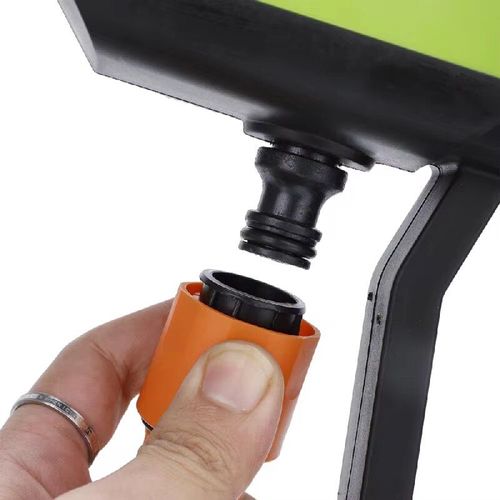 Esta lavadora portátil portátil de alta pressão possui um design de bateria de lítio sem fio, oferecendo liberdade de restrições.  O fluxo de água em alta pressão pode limpar as manchas de forma eficaz.  Ele vem com um filtro embutido para proteger a bomba d'água e a pintura do carro.  A alça leve proporciona uma operação confortável.  A haste estendida não possui pontos cegos para limpeza e é uma escolha ideal para vários cenários, como lavagem de carros e limpeza de jardins.