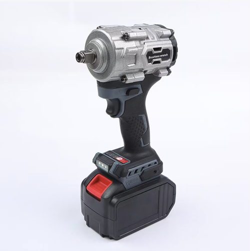 Este conjunto de chaves elétricas sem escovas e alta potência é equipado com um motor brushless eficiente,É adequado para cenários de desmontagem e montagem de alta intensidade em reparos automotivos, decoração, etc.  As baterias duplas de lítio oferecem energia duradoura, eliminando a necessidade de tubulações, e todo o conjunto de ferramentas pode ser armazenado e transportado convenientemente.  É um assistente eficiente e confiável para manutenção profissional e trabalhos externos.