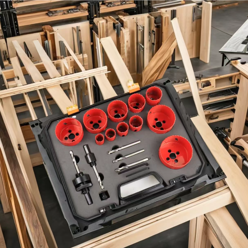 Este conjunto de ferramentas perfurativas duplas metálicas com 19 peças cobre uma faixa de tamanho completo de 19 a 68mm. adequados para perfurar diversos materiais como madeira, tubos de PVC e placas de gesso.  Ele vem com uma biela profissional, broca central e uma caixa de armazenamento portátil.  É uma ferramenta completa para perfuração para instalação de canos, marcenaria DIY e projetos de construção.  Ela ultrapassa as limitações da perfuração.