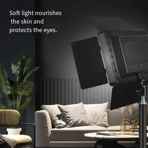 Este holofote quadrado de LED de 10 polegadas possui um difusor de quatro folhas para controle preciso da luz e três temperaturas de cor com brilho ajustável.  Possui alta capacidade de renderização de cores para reproduzir cores reais com precisão.  Combinado com um tripé estável de 2,1 metros,  É adequado para diversos cenários, como maquiagem ao vivo, fotografia e gravação de vídeo.  É uma ferramenta profissional de iluminação tanto para transmissões ao vivo quanto para fins criativos.