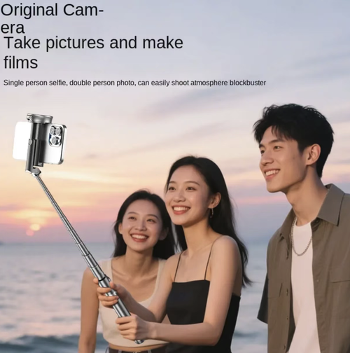 Selfie stick Bluetooth dobrável automático.ele se dobra e se desdobra automaticamente.O dispositivo de armazenamento embutido facilita o transporte e o tamanho é compacto.  Também pode ser pareado com um controle remoto Bluetooth.  Não precisa apertar parafusos manualmente ou montar componentes.  Mesmo aqueles com movimentos de mão menos flexíveis podem começar facilmente.  Faça cada tomada fácil e sem preocupações, e uma pessoa também pode criar uma tomada de qualidade semelhante à de um filme.