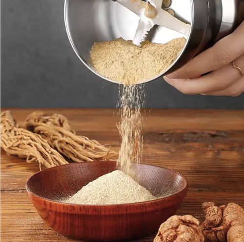 Um moedor de aço inoxidável com alça, o corpo em aço inoxidável grau alimentar é resistente à ferrugem e fácil de limpar. As lâminas de alta velocidade permitem moer ervas medicinais, grãos de café, cereais e especiarias. A tampa transparente permite verificar o estado do moimento. A base antiderrapante garante operação estável. É conveniente desmontar e lavar. Adequado para uso doméstico na produção de pós, preparo de alimentos para bebés e assamento.