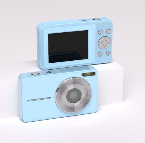 A câmera digital CCD Macaron Slim é leve e portátil, facilitando o transporte e o armazenamento. Possui uma lente de alta definição com múltiplos filtros vintage e pode produzir imagens nítidas mesmo em condições de pouca luz. Suporta modos de fotografia e vídeo, tem alimentação por cabo Type-C duradoura e é fácil de operar. É uma câmera de nível básico, adequada para estudantes e para gravar autorretratos durante passeios no campus.