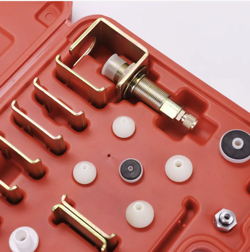 Um conjunto completo de ferramentas para deteção e vedação de vazamentos em ar condicionado automotivo. É compatível com diversos tipos de tubos veiculares e pode ser utilizado em testes de pressão para verificar a estanqueidade e localizar com precisão vazamentos de refrigerante. A junta de vedação possui elevada estanqueidade. É especialmente indicada para deteção, vedação e reparo de sistemas de ar condicionado em oficinas mecânicas. A operação é prática e eficiente.