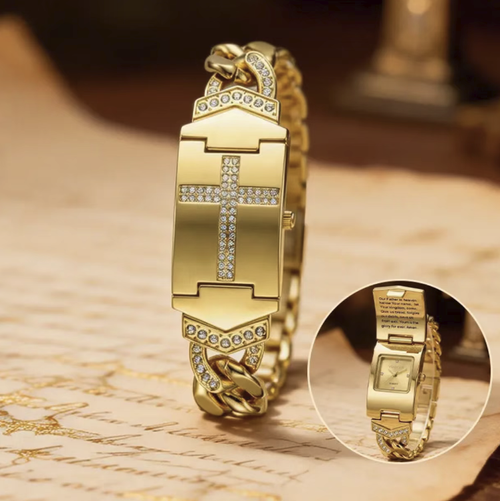 Relógio feminino de quartzo com tampa abatível em ouro, com um estilo retrô e luxuoso. O lado interno da tampa apresenta texto decorativo. O mostrador é marcado com pontas de diamante. A pulseira metálica com diamantes permite ajuste de tamanho. O movimento de quartzo garante o funcionamento básico do tempo. É resistente apenas à água para uso diário e deve ser mantido longe de impactos fortes. É adequado para uso diário e como presente.