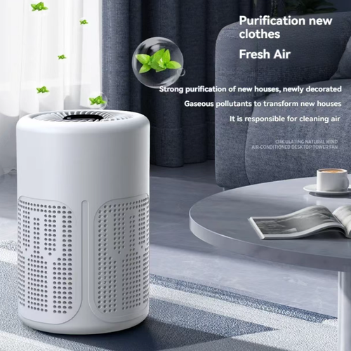 Purificador de ar doméstico em estilo cilindro redondo, equipado com filtros e módulos de íons negativos, que circula o ar interior, reduzindo o cheiro de fumaça, alimentos e animais de estimação. Possui múltiplas velocidades ajustáveis e opera com baixo nível de ruído. Apenas alivia os odores e exige a substituição regular dos filtros. Não obstrui as entradas e saídas de ar e é adequado para espaços pequenos, como quartos e salas de estar.