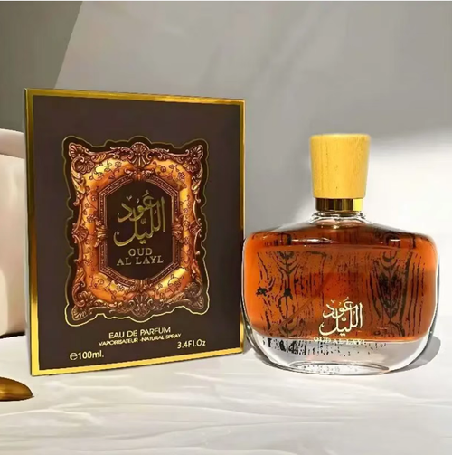 Encomende hoje e receberá 2 frascos de 100 ml com fragrância masculina à base de madeira. A combinação de aromas inclui cítricos, sândalo e freixe, com um perfume tranquilo e equilibrado. O design do spray apresenta uma garrafa de vidro retrô com tampa de madeira, acompanhada por uma caixa-presente. É adequado para ocasiões domésticas e profissionais, devendo ser armazenado em local escuro. Aplicar no ponto de pulso pode intensificar a liberação do aroma.