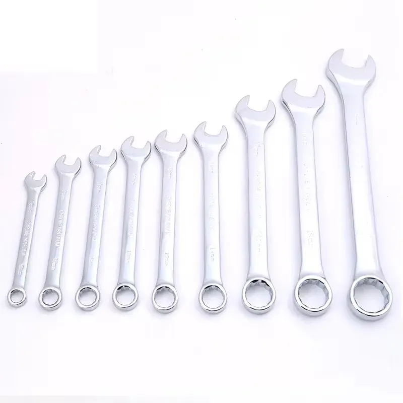 Conjunto de ferramentas de reparo de 37 peças, incluindo 12 chaves inglesas (6-19mm), 19 soquetes (3-24mm), chaves rápidas e outros acessórios, adequados para vários cenários. As ferramentas são feitas de aço de alta resistência para prevenção de ferrugem e durabilidade, e as chaves rápidas são fáceis de operar e economizam esforço. Este conjunto pode ser usado por locatários, proprietários de carros e entusiastas de faça-você-mesmo, e pode cuidar da maioria dos reparos.