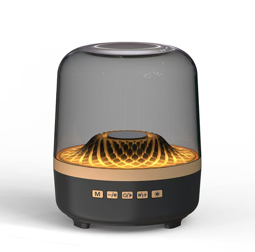 Alto-falante Bluetooth Xiaohan: Conta com cúpula de vidro com 6 camadas de luzes de respiração, campo sonoro surround 360° + graves profundos 9D e conexão instantânea Bluetooth.  Com seu tamanho reduzido, ele oferece qualidade de áudio de nível cinematográfico.  Sua aparência preta e dourada é adequada para desktops.  Pode melhorar o ambiente para ouvir música, trabalhar ou pequenos encontros.  É o interruptor da alegria para seus ouvidos.