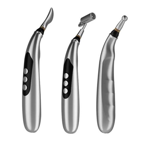 Caneta de massagem elétrica, design portátil em formato de caneta, 9 níveis ajustáveis, com ecrã digital. Versão recarregável, ponta metálica substituível, adequada para alívio diário em ombros, pescoço, membros e outras partes. Tamanho compacto fácil de transportar, operação simples, limpe a superfície de contacto antes de usar e comece a experiência no nível baixo, ideal para relaxamento em casa.