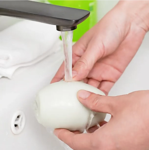 Após um uso, pode remover poeira das roupas, pelos de gato dos sofás e detritos de carpetes.  Ele pode ser limpo e reutilizado, economizando custos de substituição de papel e sendo ambientalmente correto.  Ocupa pouco espaço e é fácil de armazenar.  É perfeito para donos de pets e para quem gosta de usar roupas de tricô.  Se você fizer um pedido hoje, enviaremos um total de 3 novos modelos de removedor de cabelo portátil lavável para uso doméstico.