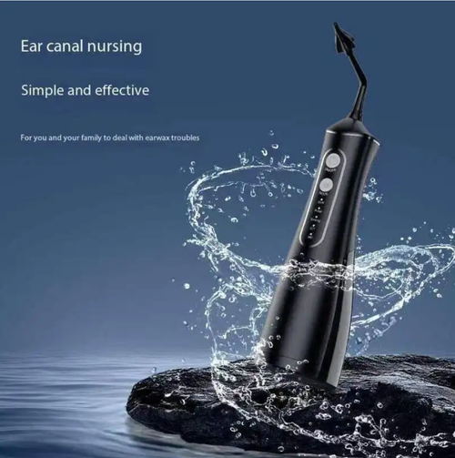 Este limpador elétrico utiliza um fluxo suave de água para limpar o canal auditivo com segurança, eliminando os riscos associados ao uso de cotonetes!  Os modos de limpeza com ponta de borracha macia + 4 são adequados para idosos, crianças e pessoas com canais auditivos sensíveis.  IPX7 à prova d'água + carregamento USB, com um reservatório de água de 300ml suficiente para uso.  Você pode desfrutar de um SPA relaxante no canal auditivo em casa, e pode ser usado por toda a família!